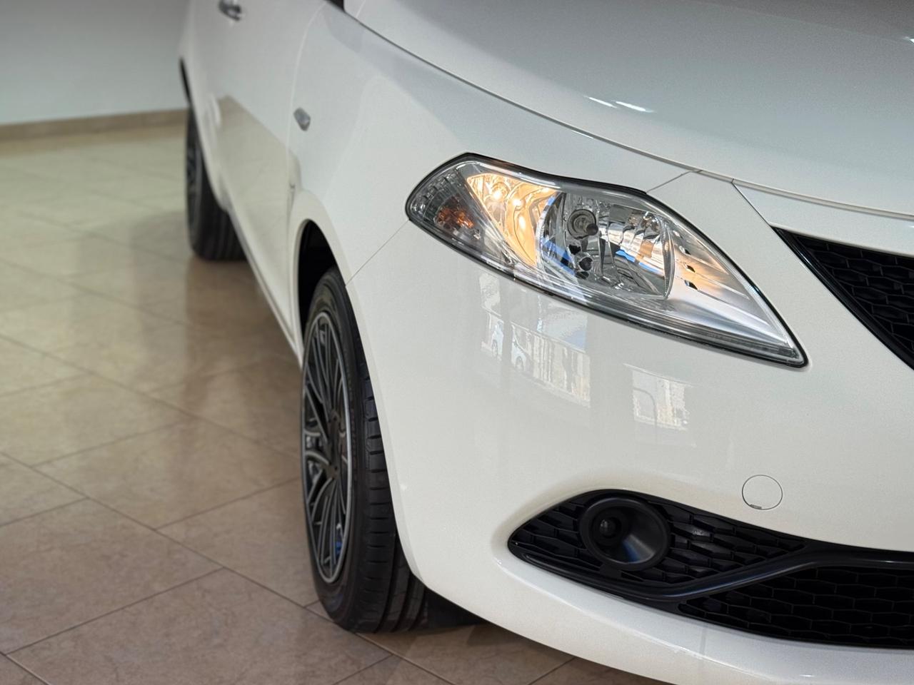 Lancia Ypsilon 1.2 69 CV 5 porte Gold