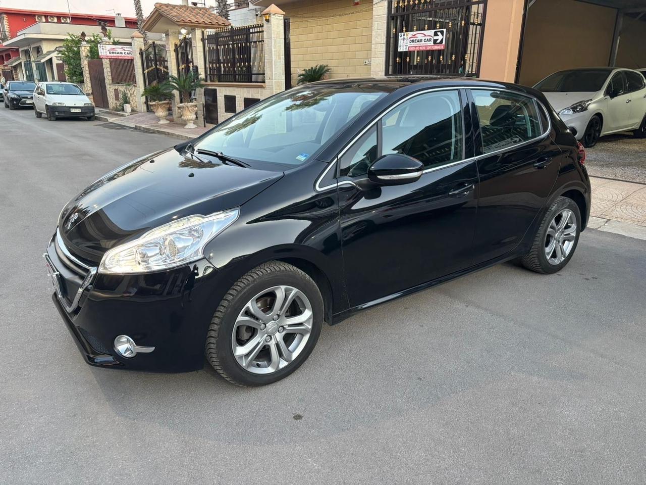 Peugeot 208 1.4 HDi 68 CV 5 porte Allure