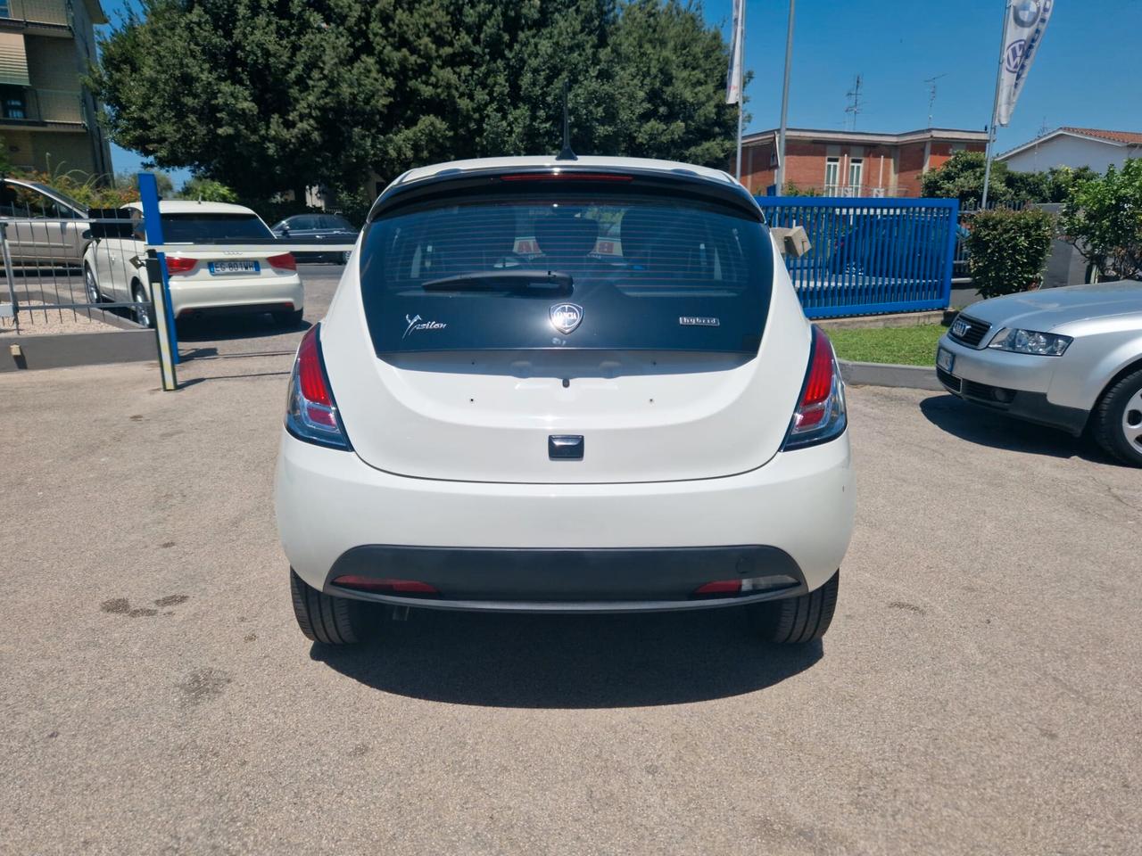 Lancia Ypsilon 1.0 FireFly 5 porte S&S Hybrid Ecochic Gold