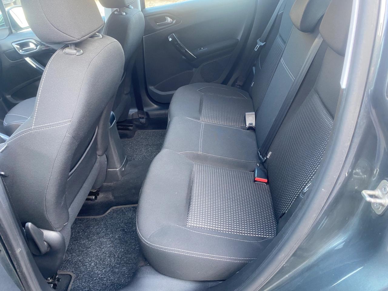 Peugeot 208 PureTech 82 5 porte Allure