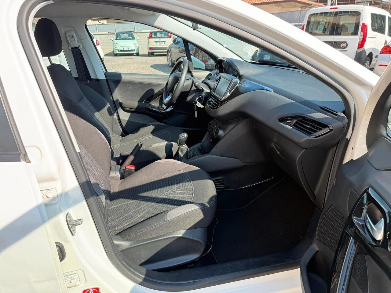 Peugeot 208 1.4 HDi 68 CV 5 porte Allure