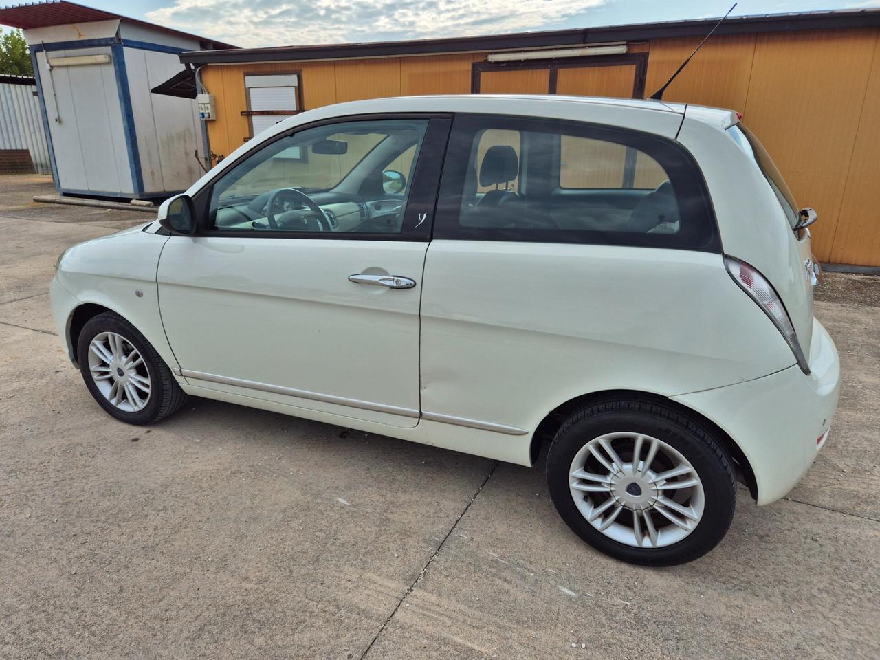 Lancia Ypsilon 1.3 MJT 75 CV Argento