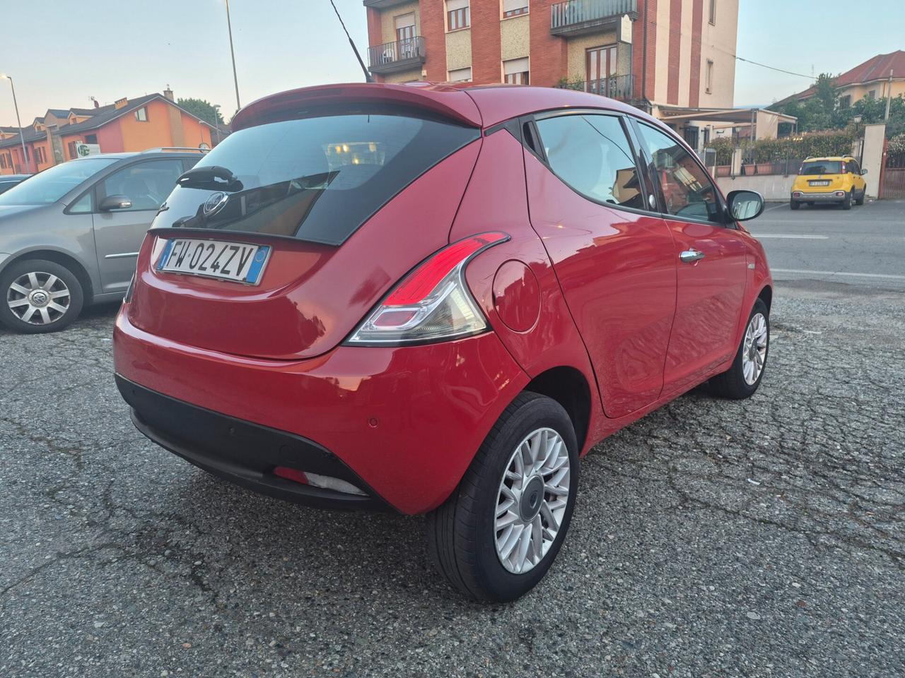 Lancia Ypsilon 0.9 TwinAir 85 CV 5 porte Metano Ecochic Gold
