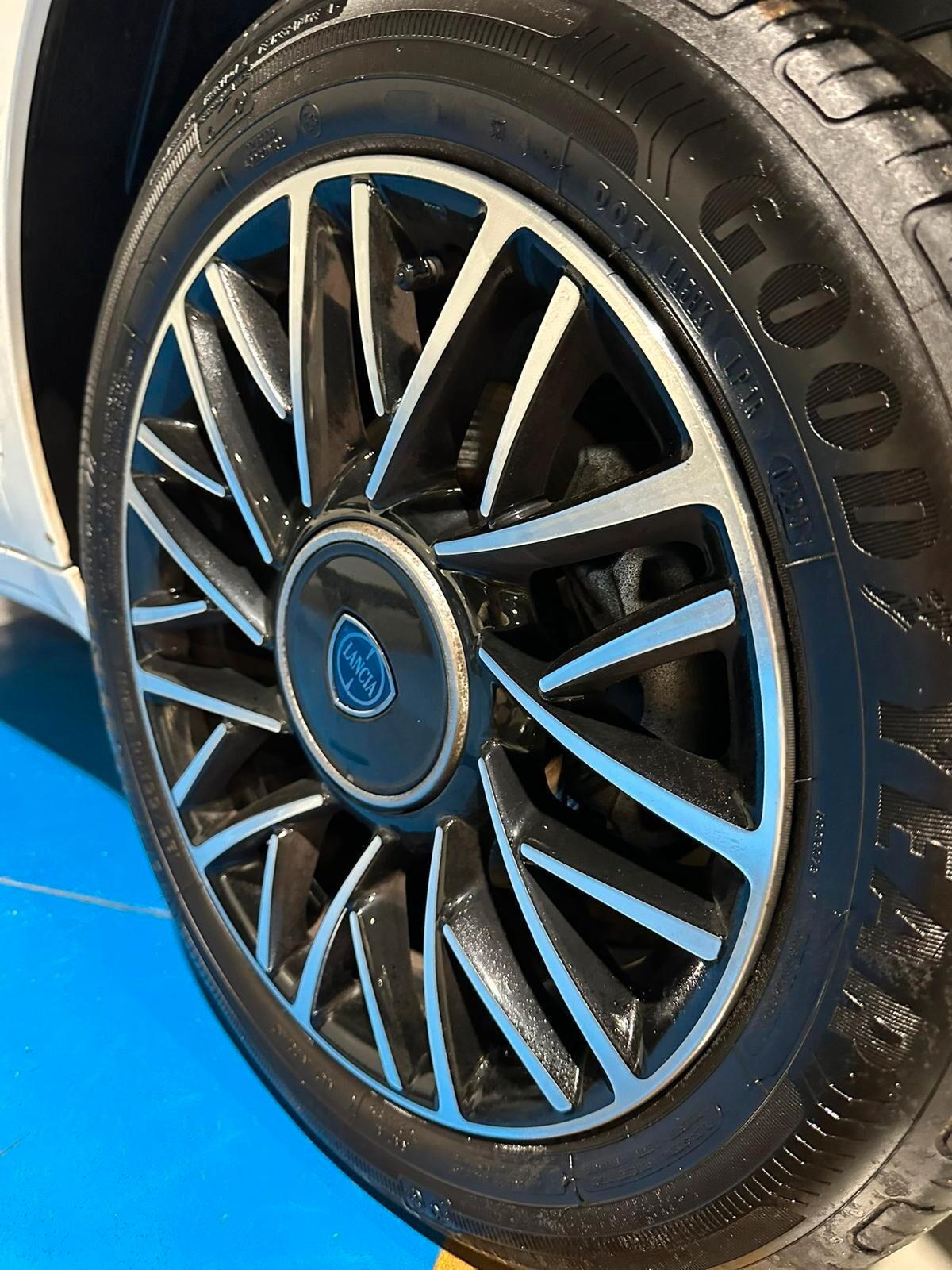 Lancia Ypsilon 1.0 FireFly 5 porte S&S Hybrid Platino