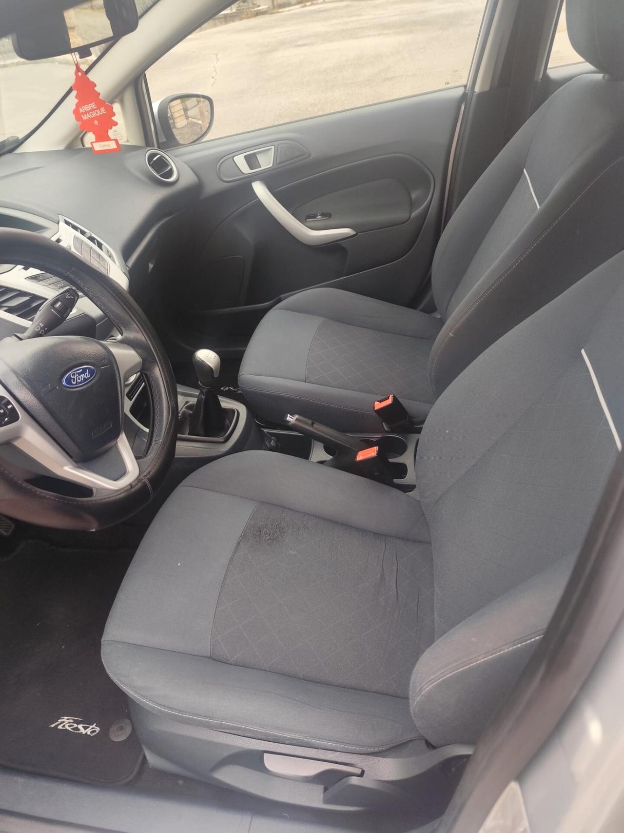 Ford Fiesta 1.4 TDCi 70CV 5 porte Titanium