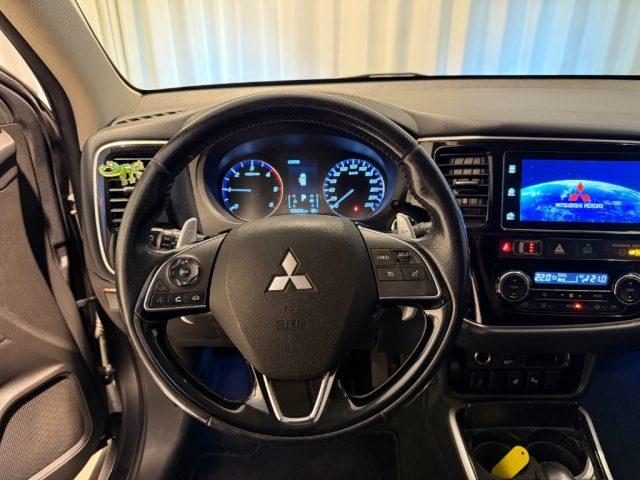 MITSUBISHI Outlander 2.2 DI-D 4WD Intense DAB+ Bluetooth