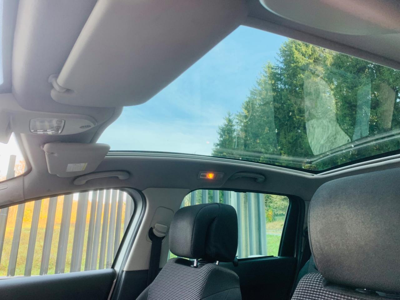 Peugeot 5008 1.6 HDi 110CV Féline 7 posti