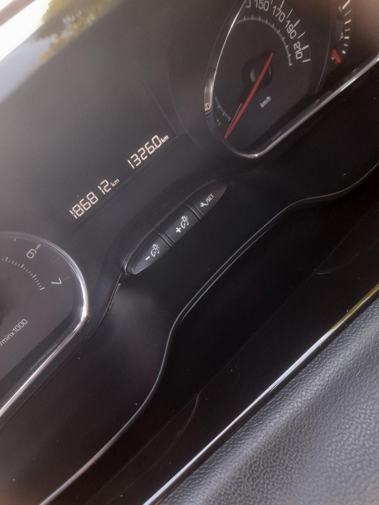 Peugeot 208 1.0 VTi 68 CV 5 porte