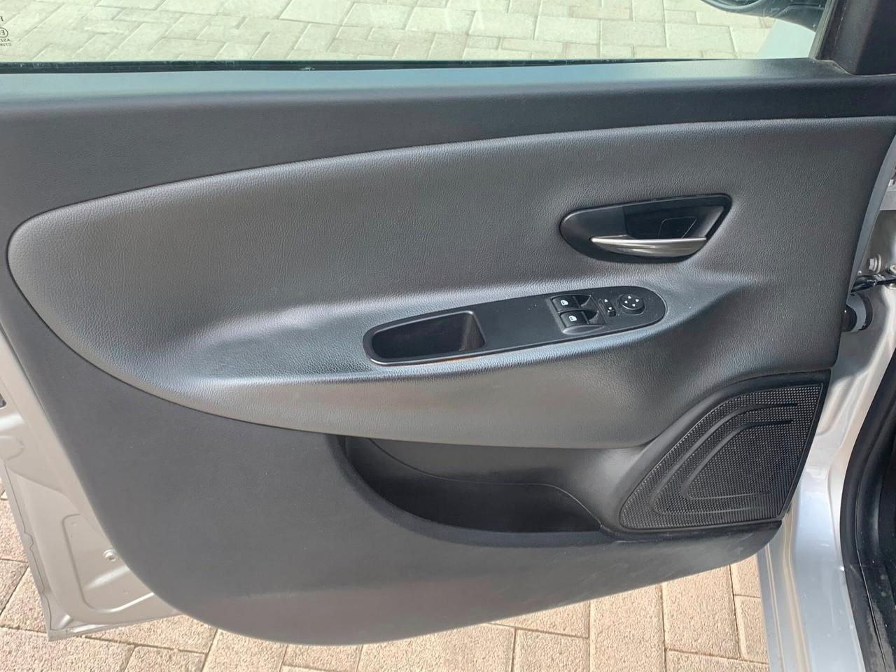 Lancia Ypsilon 1.3 MJT 95 CV Gold 2015