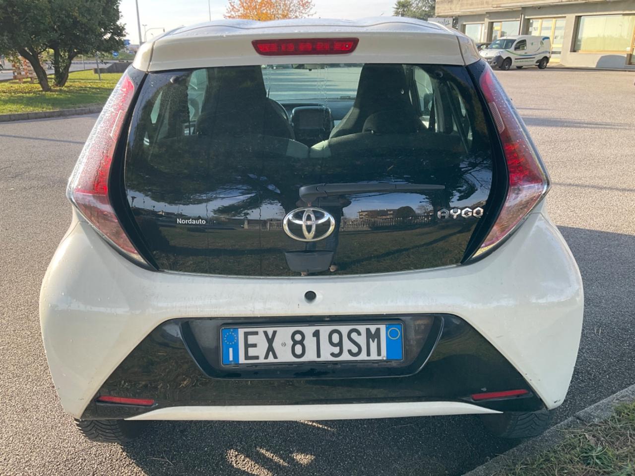 Toyota Aygo 1.0 VVT-i 69 CV 5 porte x-play