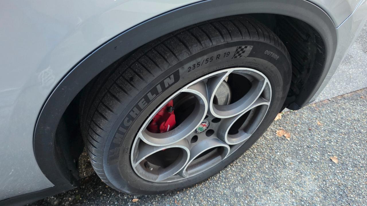 Alfa Romeo Stelvio 2.2 Turbodiesel 160 CV AT8 RWD Rosso Edizione