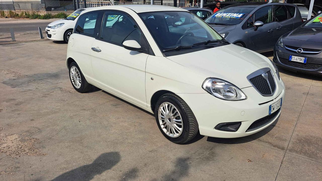Lancia Ypsilon 1.3 MJT 75 CV