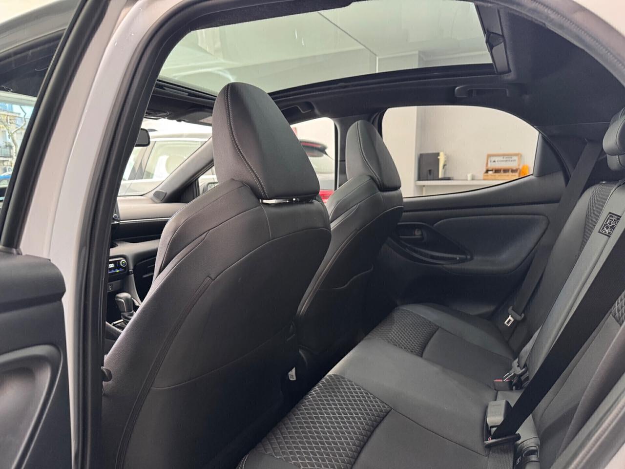 Toyota Yaris 1.5 Hybrid Lounge Aziendale