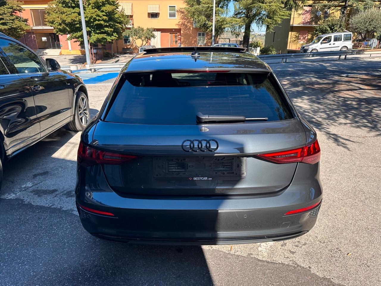 Audi A3 SPORTBACK 35 TDI S tronic / Black line edition / PANORAMA / LED LUCI AMBIENT / R18