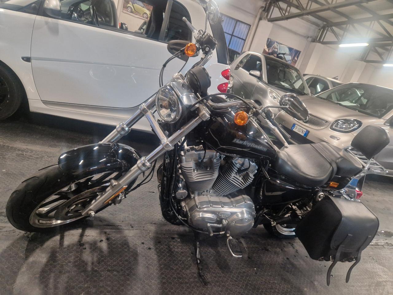 883C Sportster Custom XL solo 6100km