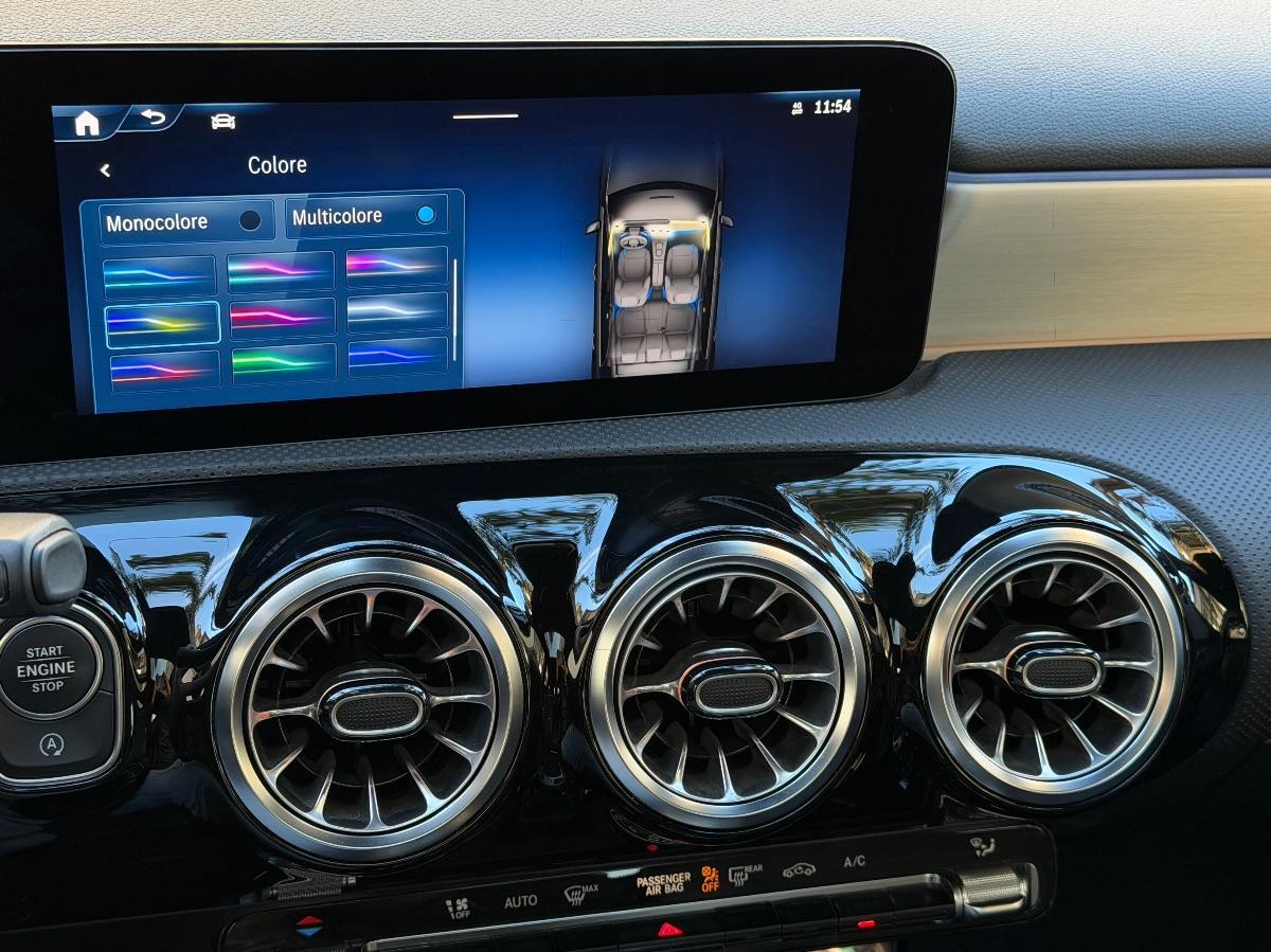 New Mercedes Classe A 200d Premium AMG Night Editon 150CV