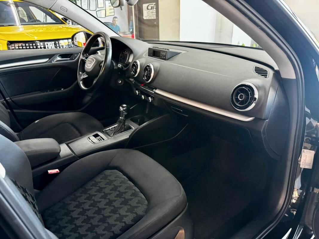 Audi A3 1.8 tfsi Attraction s-tronic E6