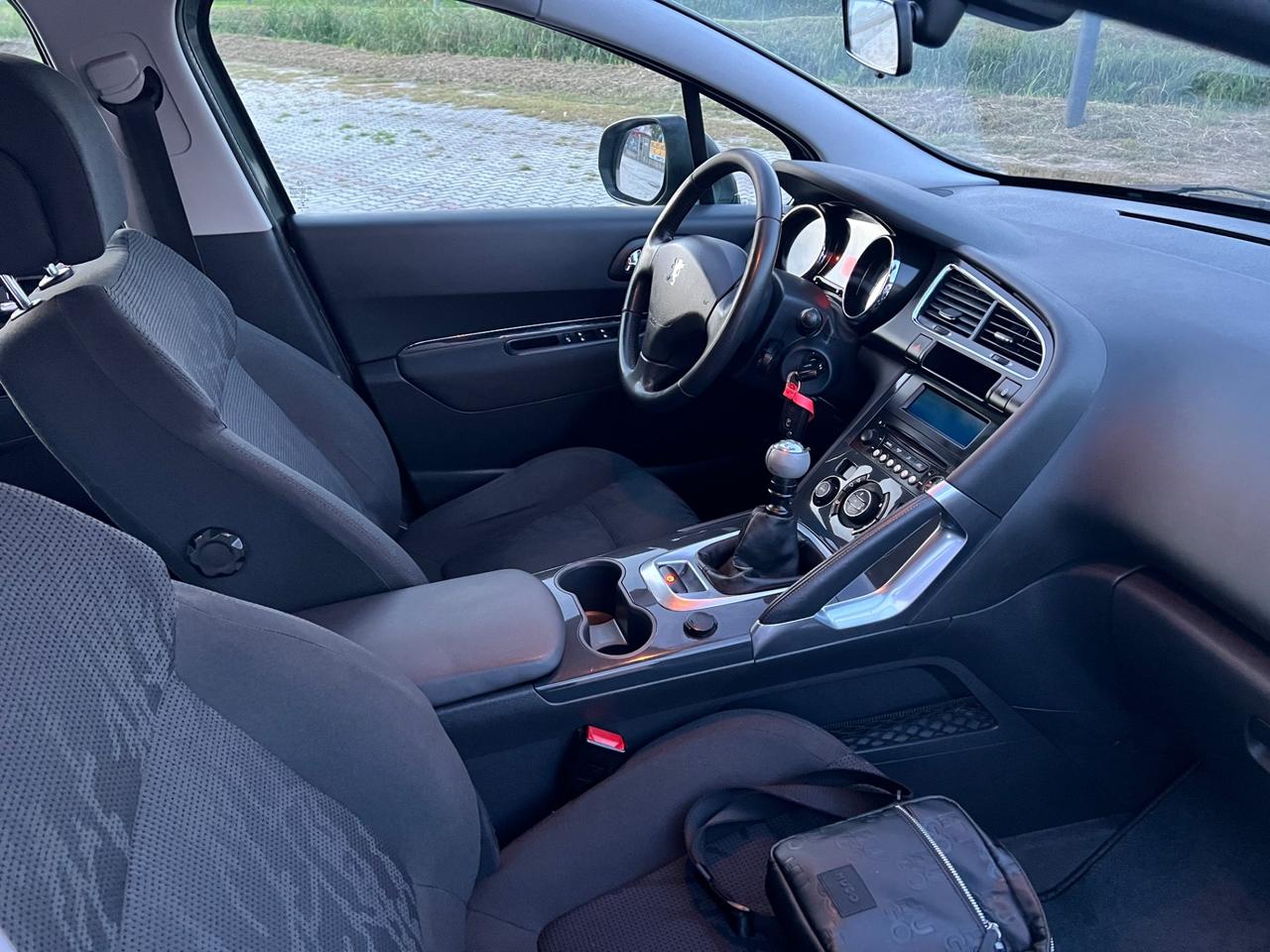 Peugeot 3008 1.6 HDi 115CV Business