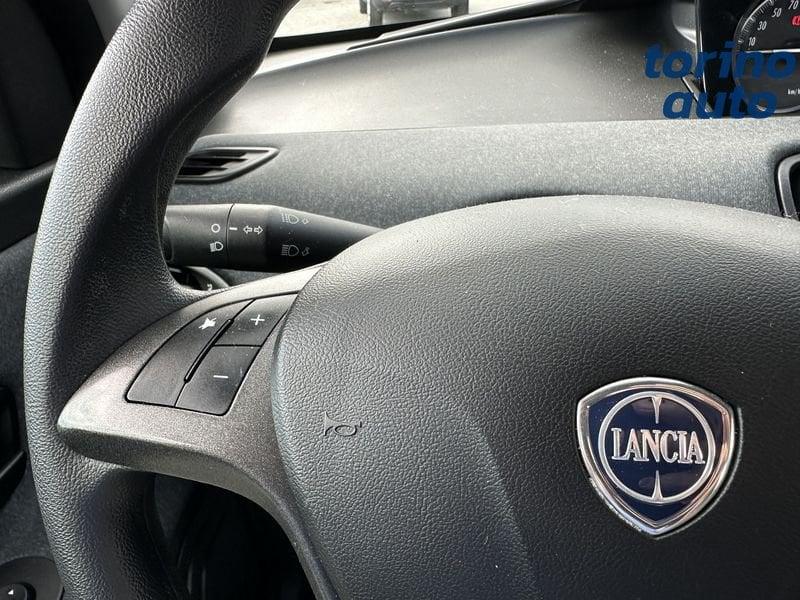 Lancia Ypsilon 1.0 FireFly 5 porte S&S Hybrid Silver