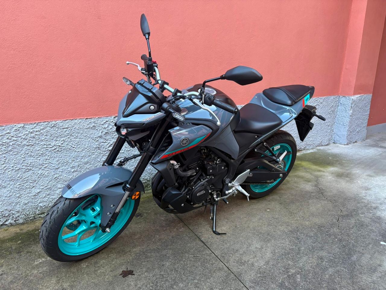 Yamaha MT-03 MT 03 CIANO GREY