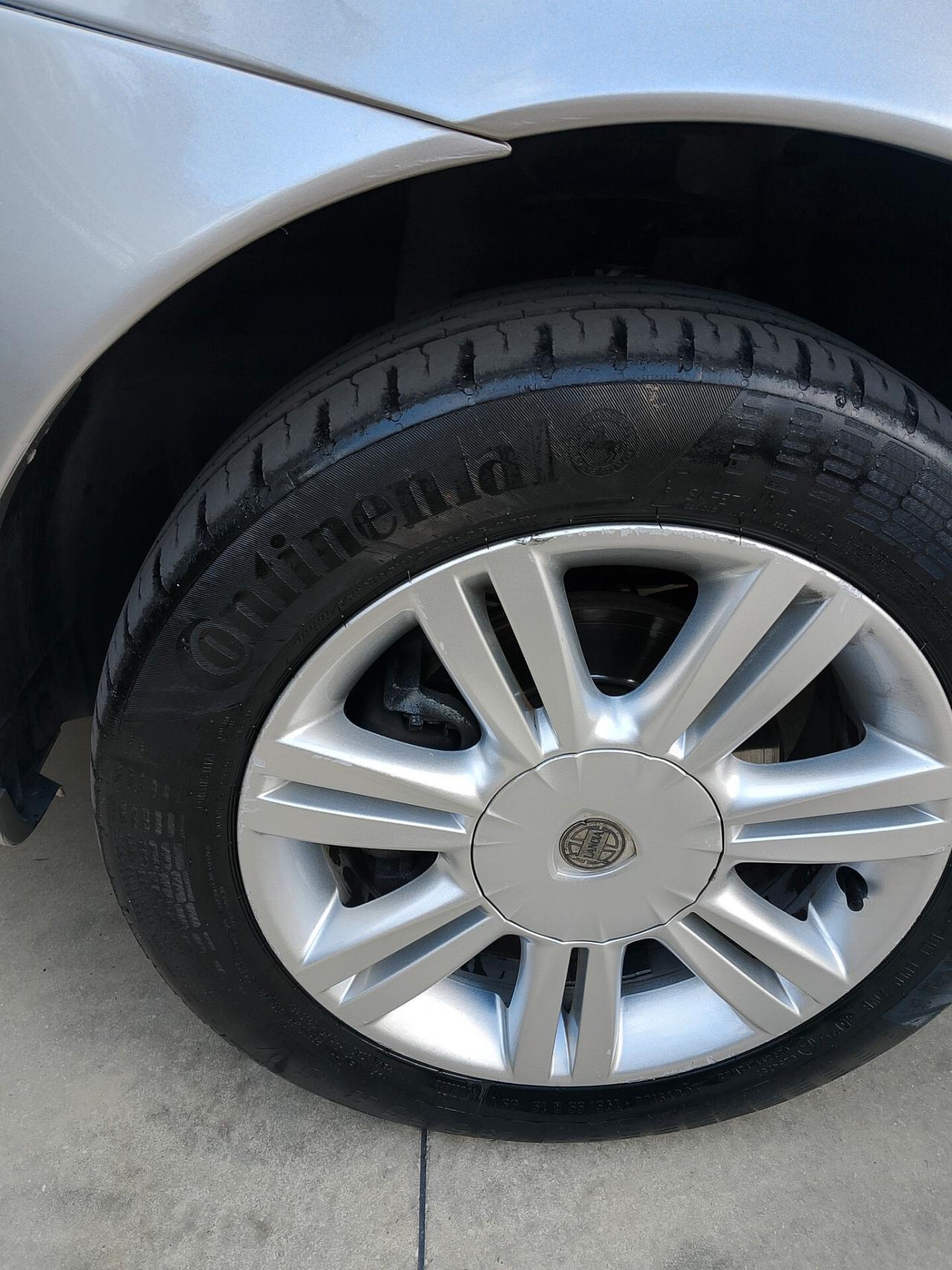 Lancia Ypsilon 1.4 Argento Ecochic GPL