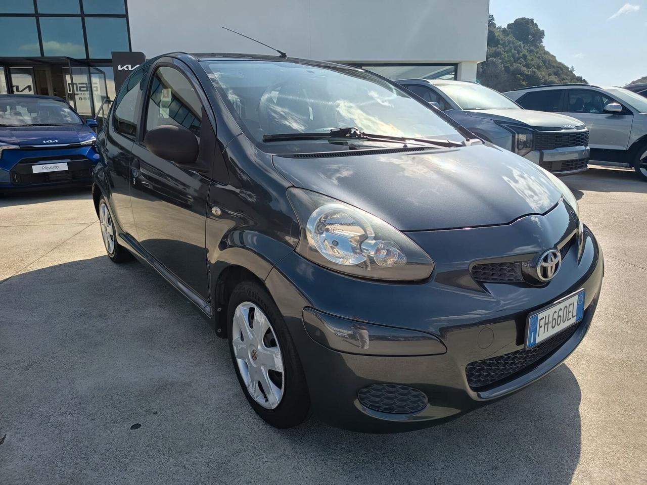 Aygo 1.0 12V VVT-i 5 porte Now