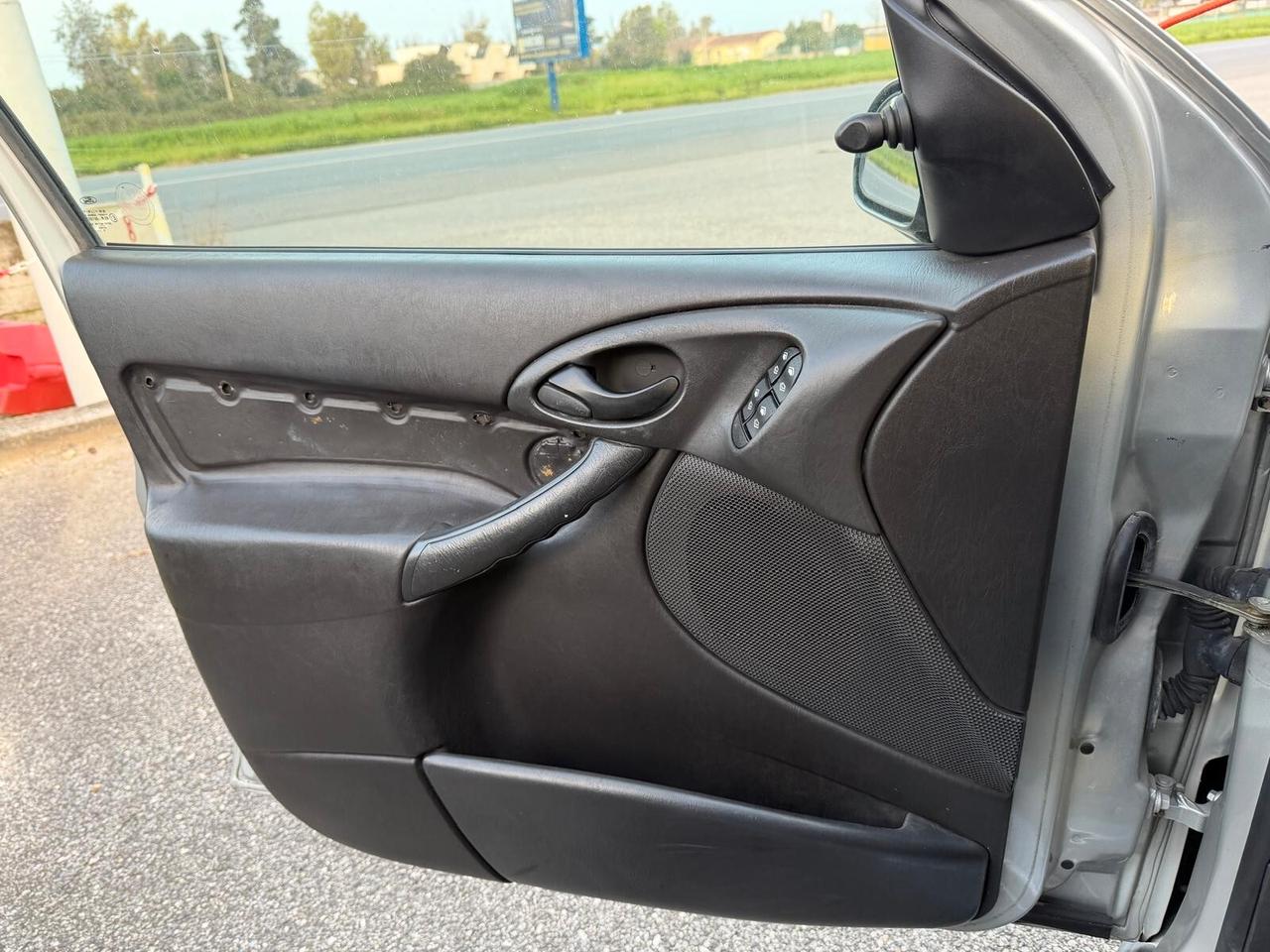 Ford Focus 1.8 TDDi cat 5p. Ghia