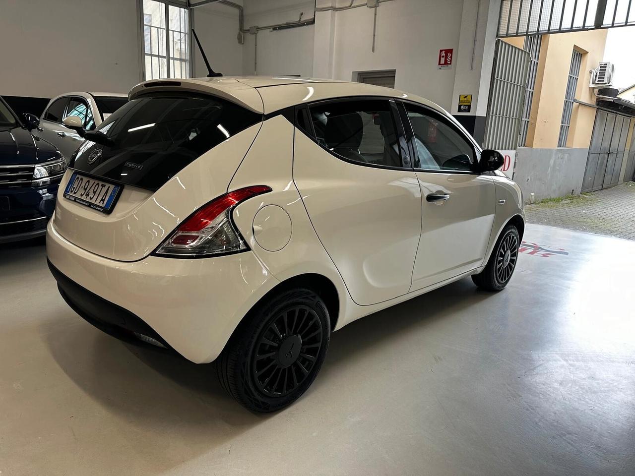 Lancia Ypsilon 1.0 FireFly 5 porte S&S Hybrid Ecochic Gold