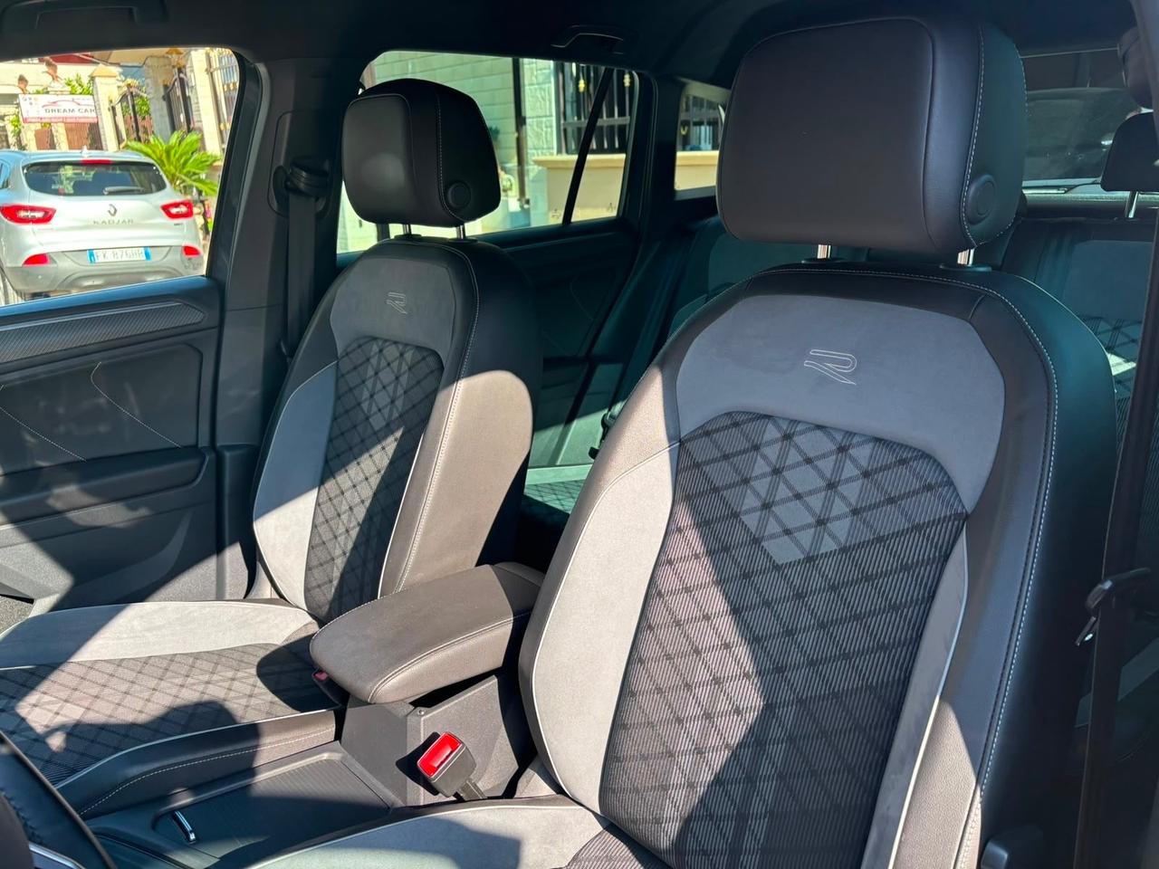 Volkswagen Tiguan 2.0 TDI 150 CV SCR DSG R-Line