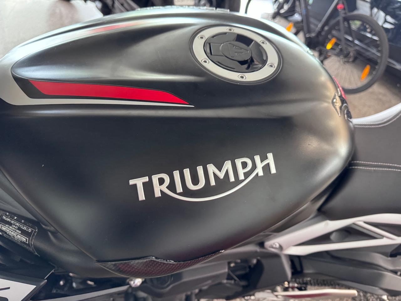 TRIUMPH STREET TRIPLE RS