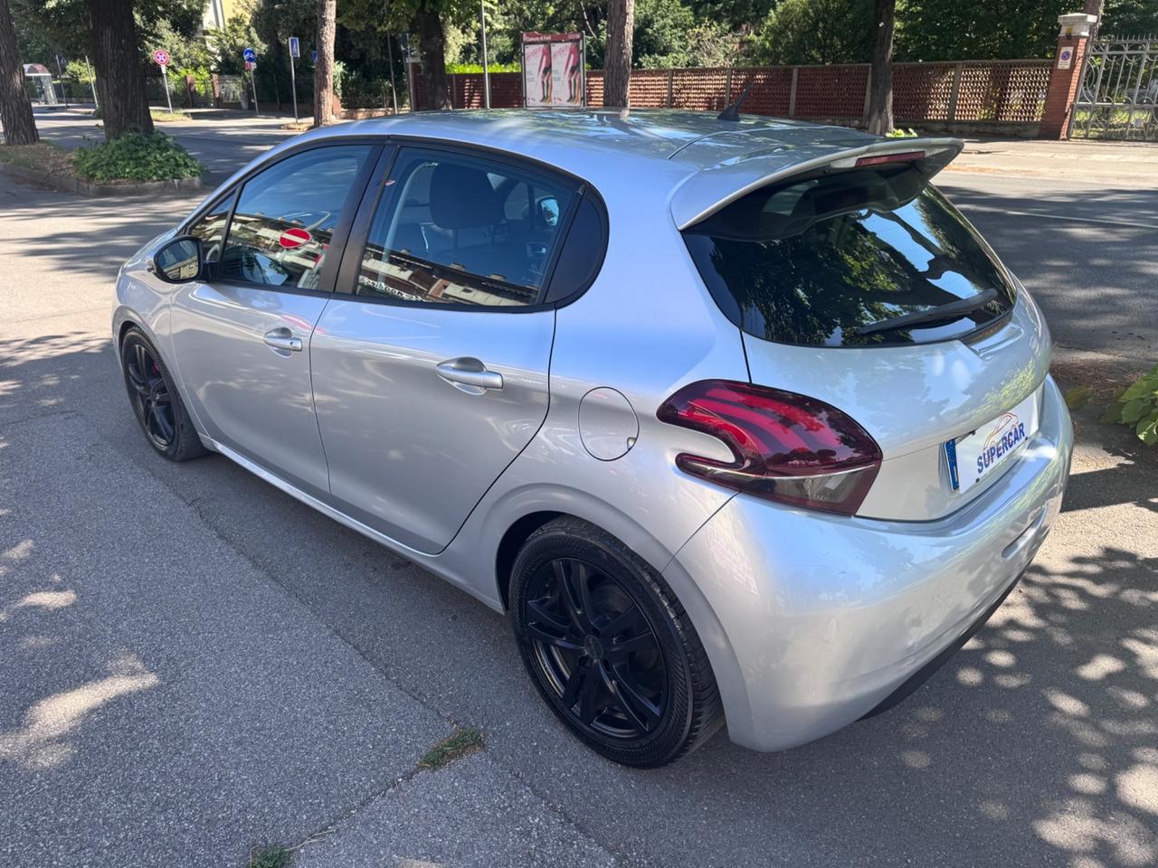 Peugeot 208 1.2 benzina neopaten garanzia 12 mesi