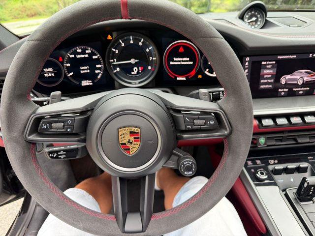 PORSCHE 911 Carrera 4S