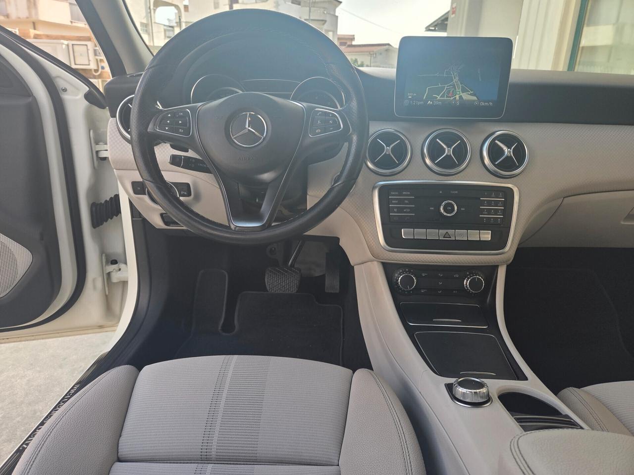 Mercedes-benz A180d Sport White restay7G2017