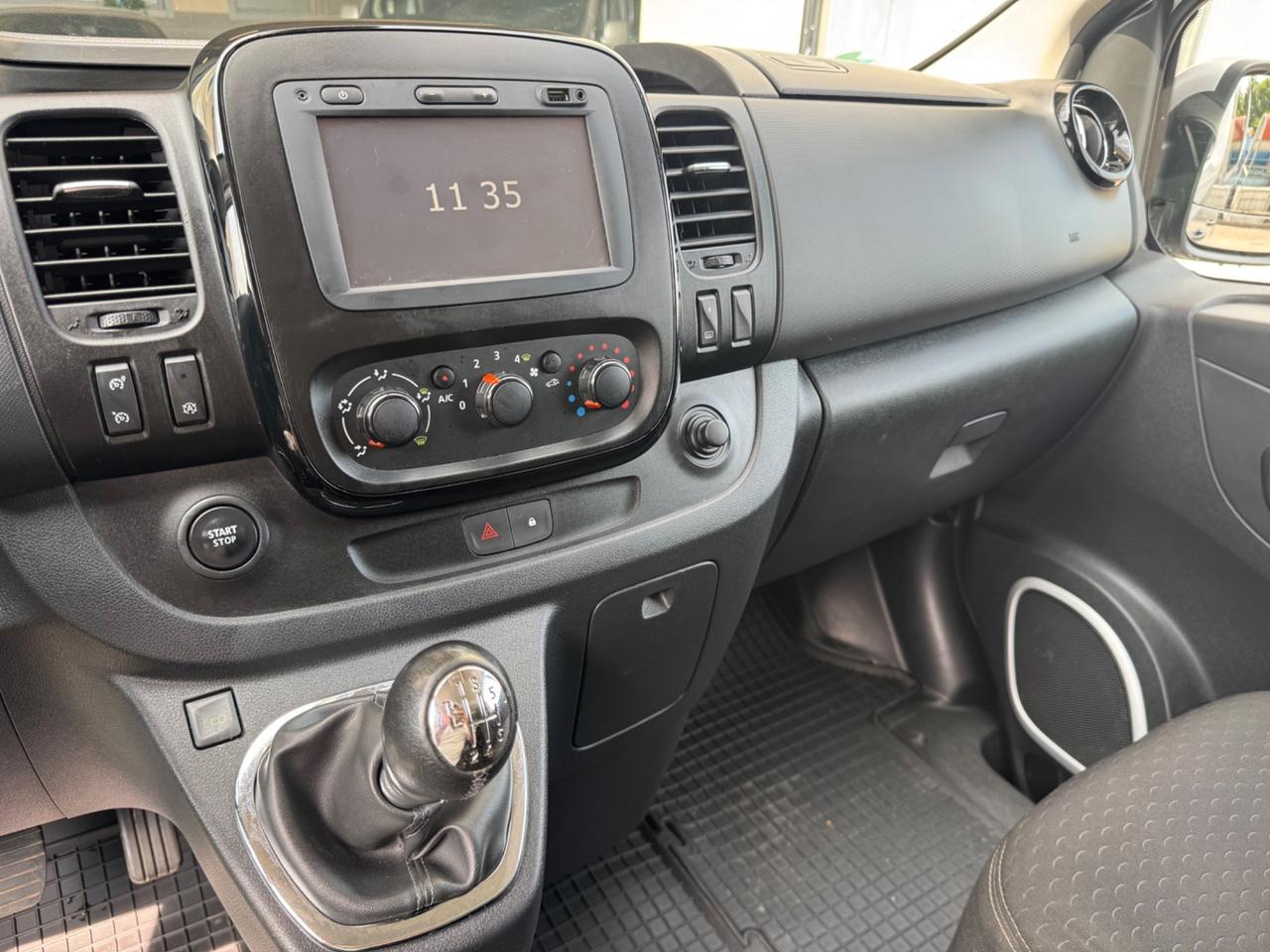 Opel Vivaro 8 posti