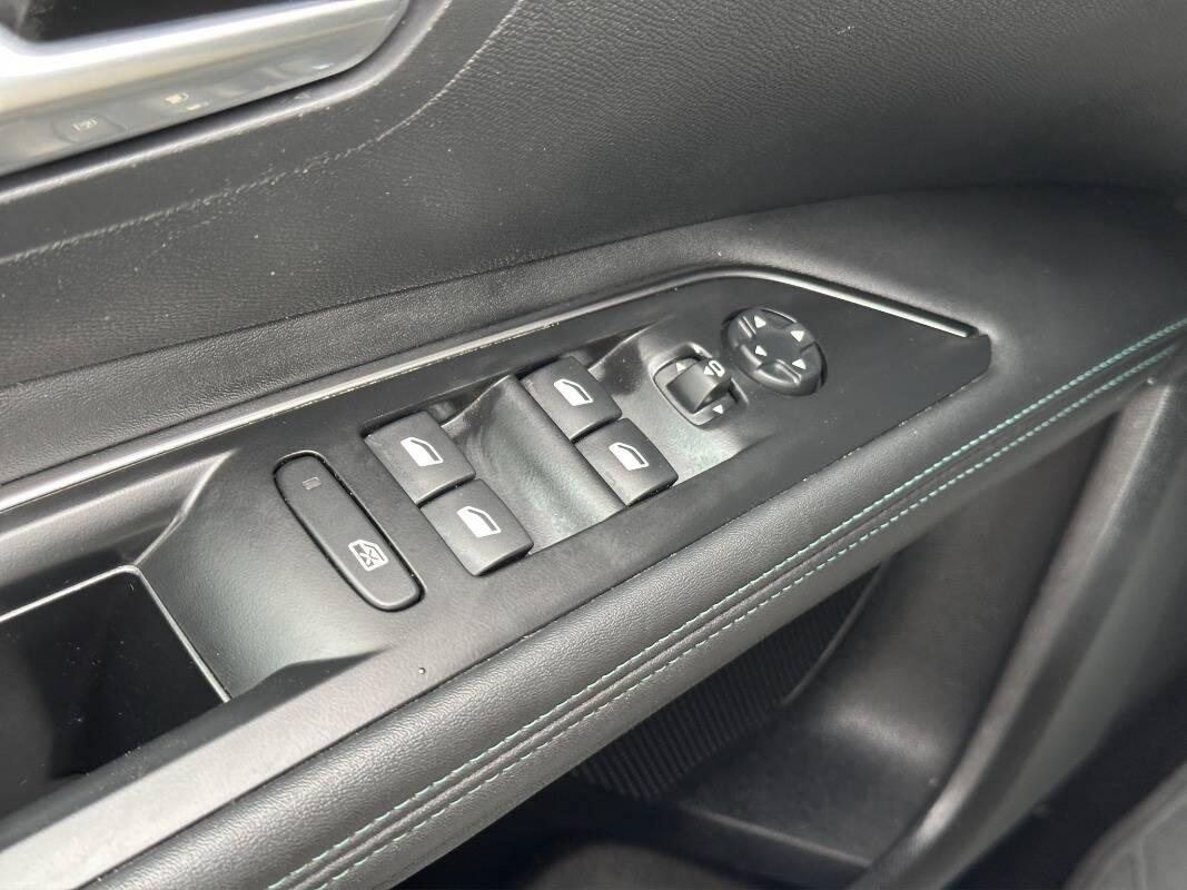 Peugeot 3008 II 1.5 bluehdi Allure Pack 130cv AUTOMATICA E CARPLAY