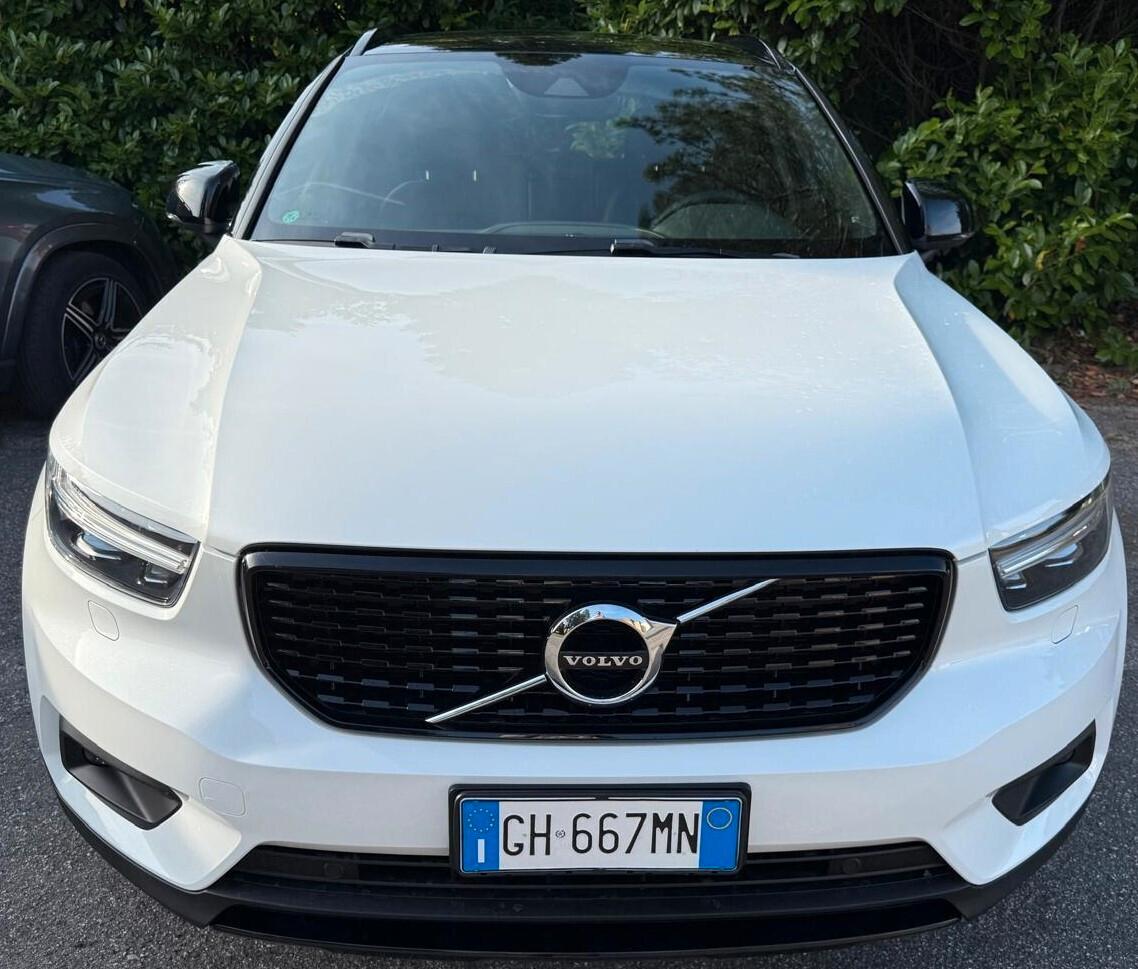 Volvo XC40 B4 AWD HYBRID Geartronic R-Design