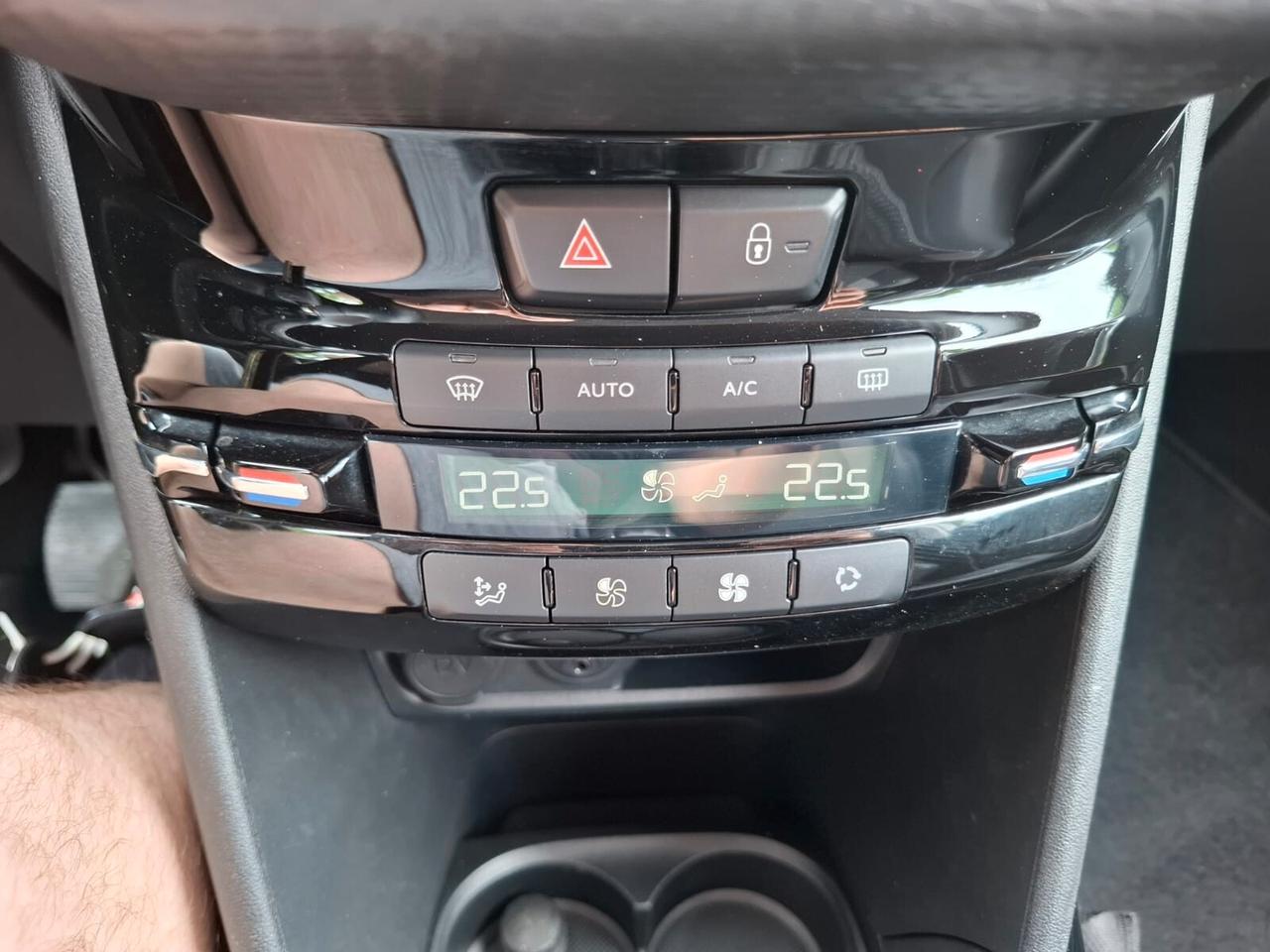 Peugeot 2008 1.6 HDi 2016 SOLAMENTE 85.000 KM