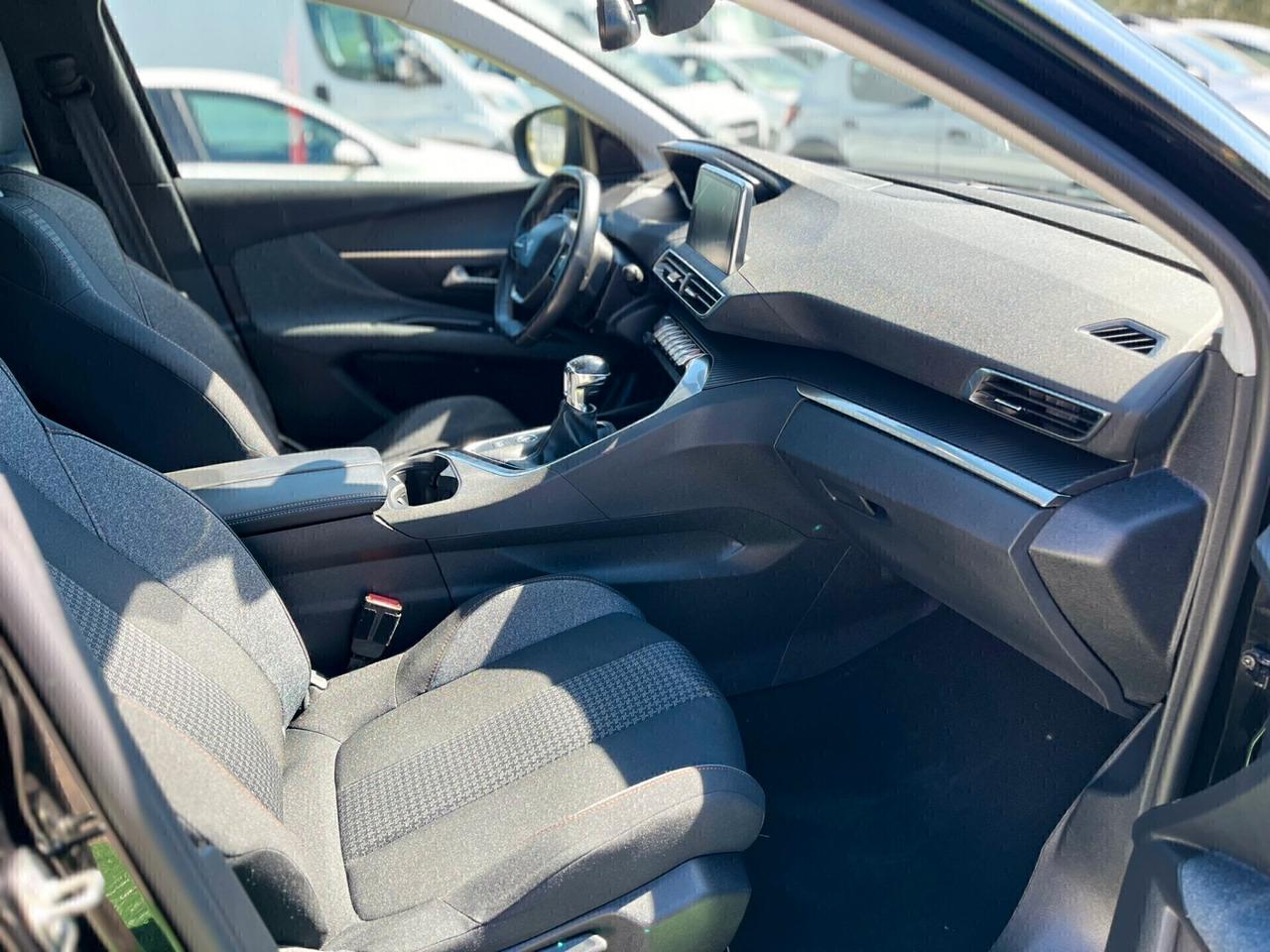 Peugeot 3008 1.5 DIESEL 131CV Allure anno 04/2022