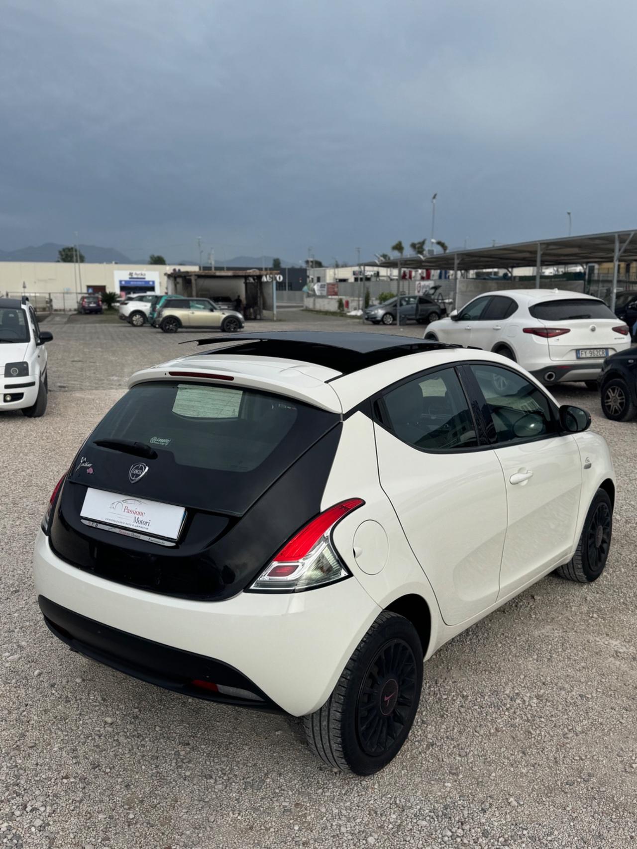 Lancia Ypsilon 1.2 69 CV Elefantino rosa tetto apribile