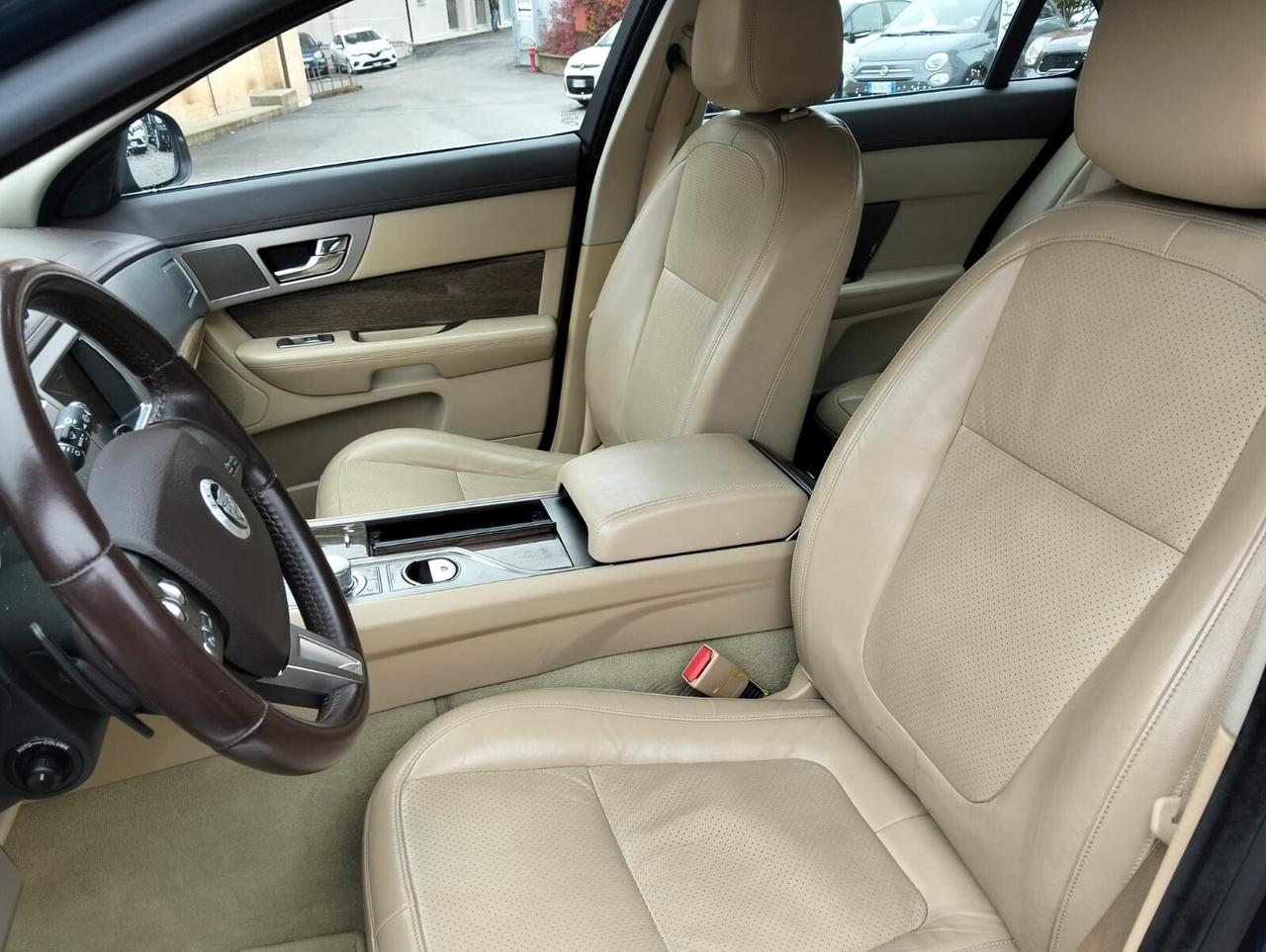 Jaguar XF 2.7D V6 Premium Luxury