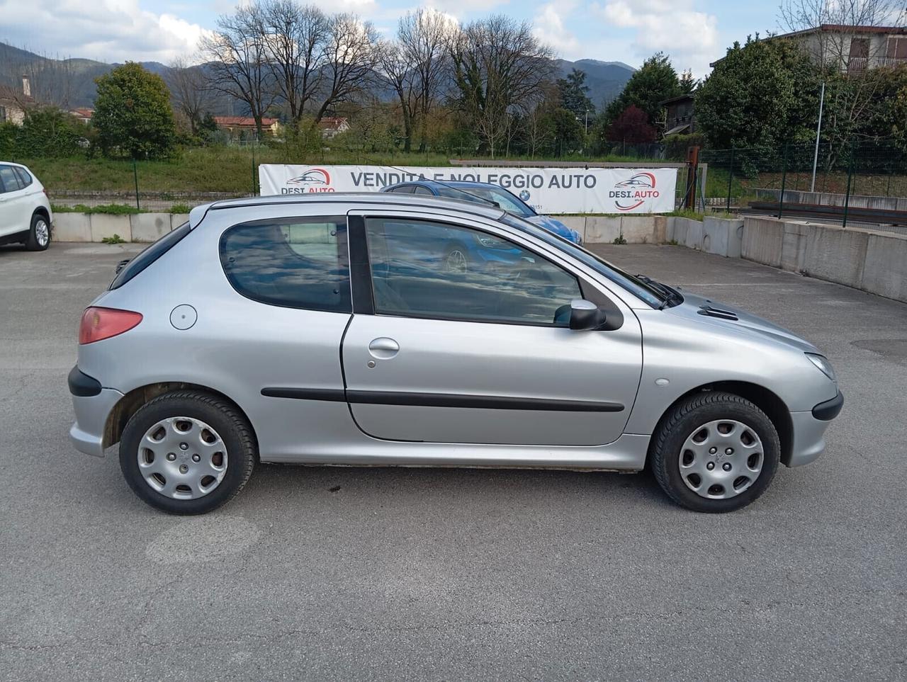 Peugeot 206 1.1 3p. XT