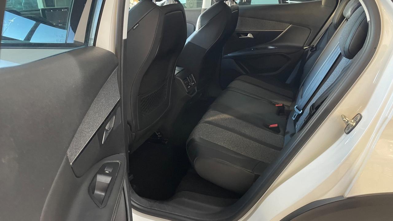 Peugeot 3008 BlueHDi 120 EAT6 S&S Allure