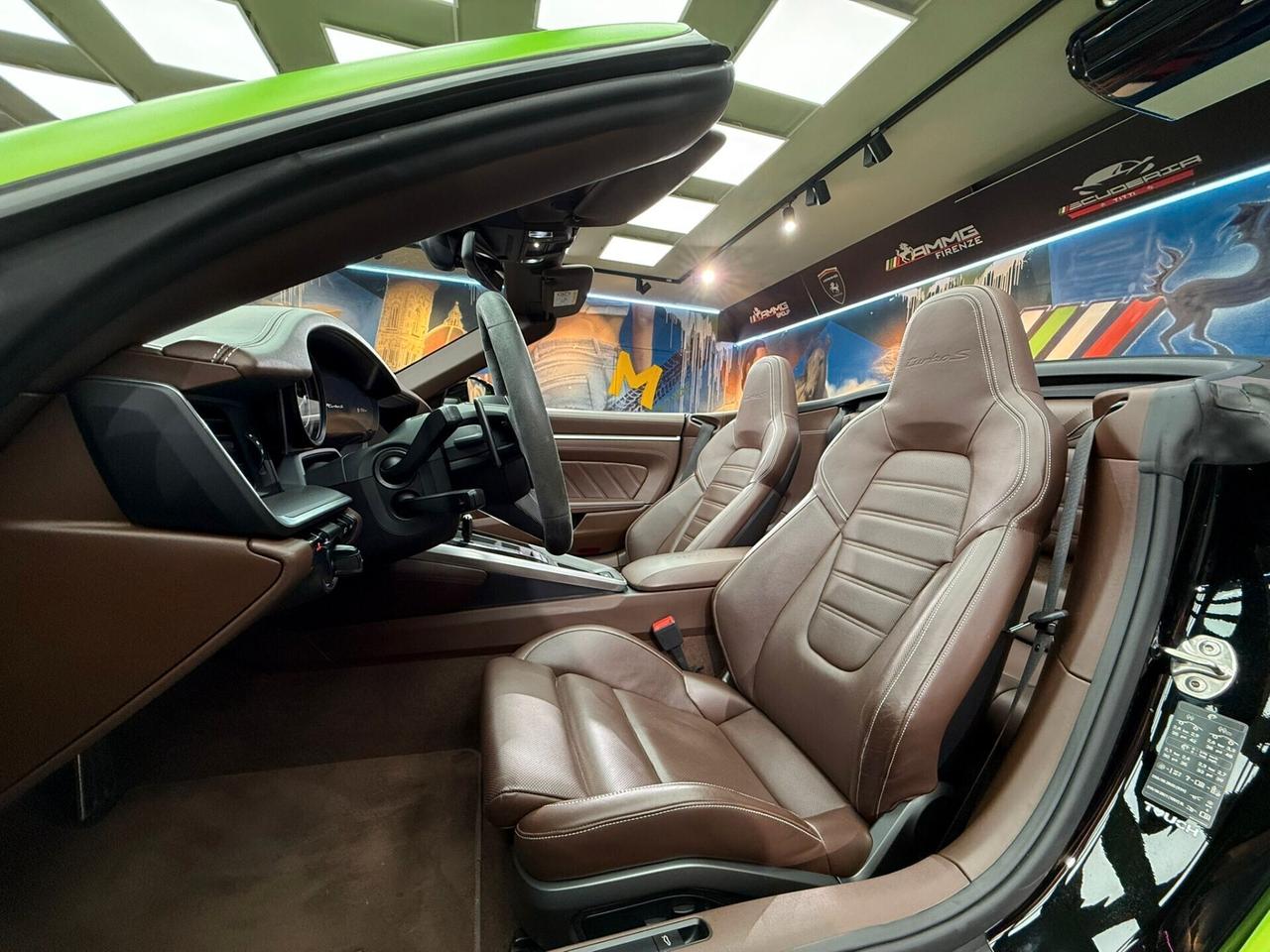 Porsche 911 Turbo S Cabriolet (925) Auto Pellicolata verde