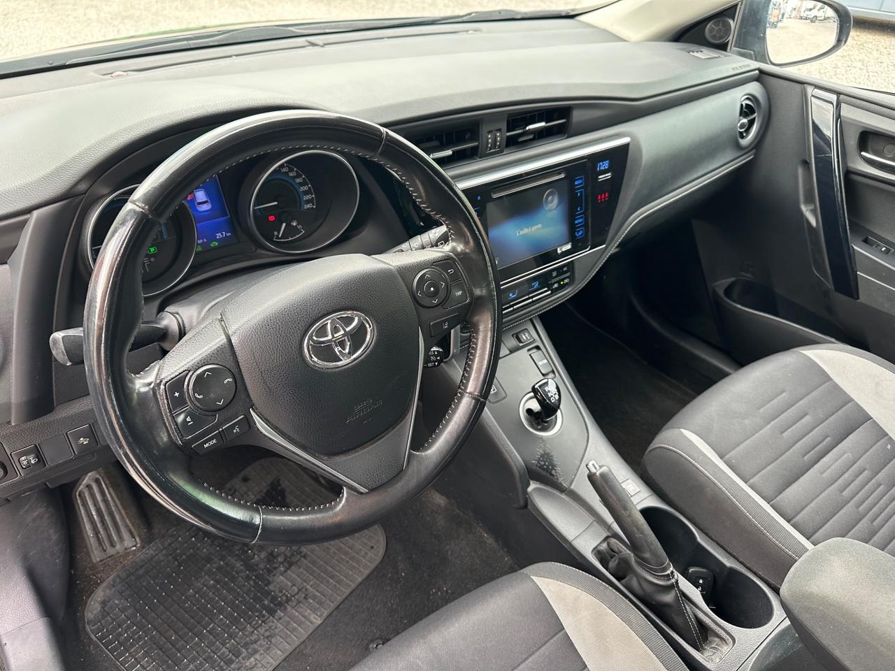 Toyota Auris 1.8 Hybrid Lounge ibrida leggi bene