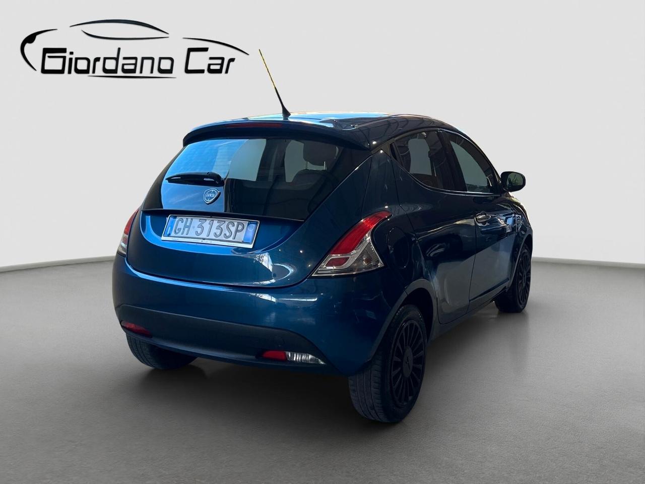 Lancia Ypsilon 1.0 FireFly 5 porte S&S Hybrid Ecochic Silver