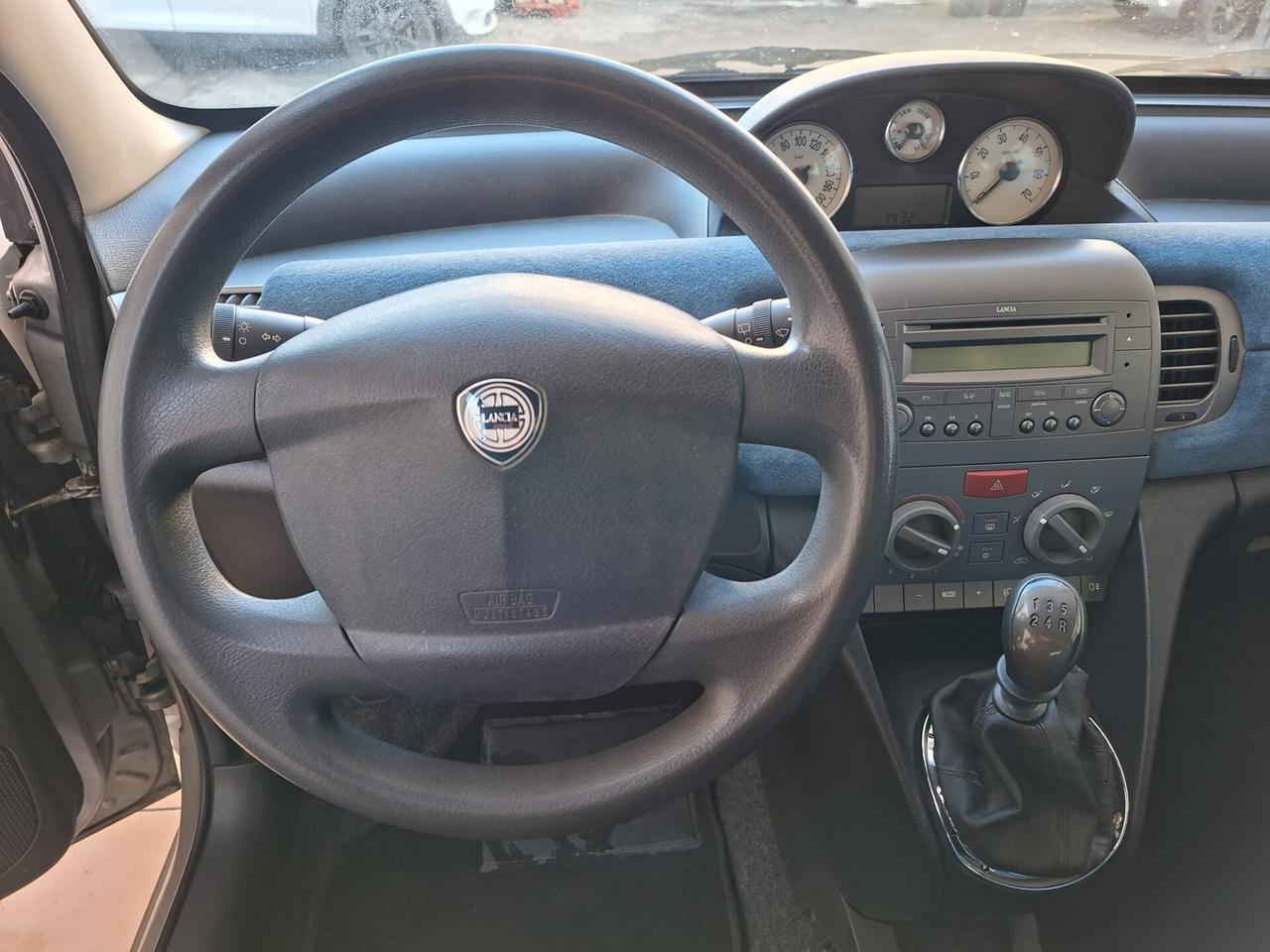 Lancia Ypsilon 1.2 8v Argento, adatta anche ai neop.