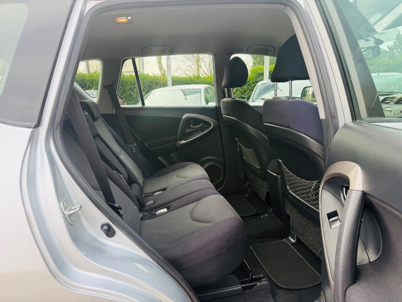 Toyota RAV 4 2.2 D-4D Gancio traino estraibile