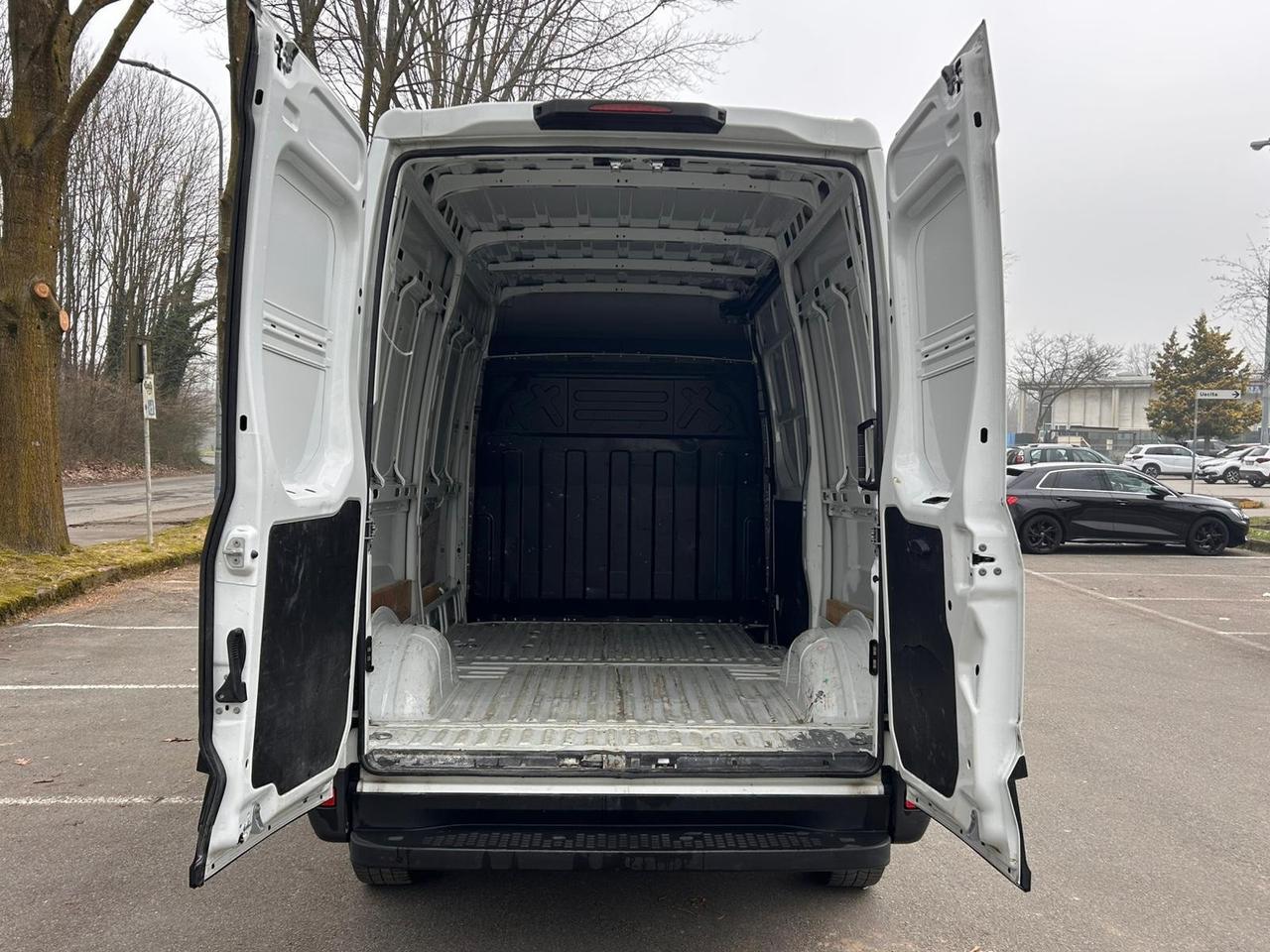 Iveco Daily 35S12 2.3 HPT – 2020 – 80.000 km – Euro 6 – Passo Medio Tetto Alto – Ottime Condizioni