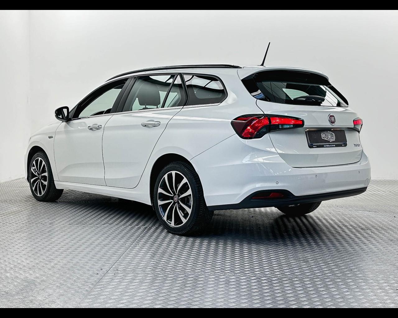 FIAT Tipo (2015-->) - Tipo 1.6 Mjt S&S DCT SW Lounge
