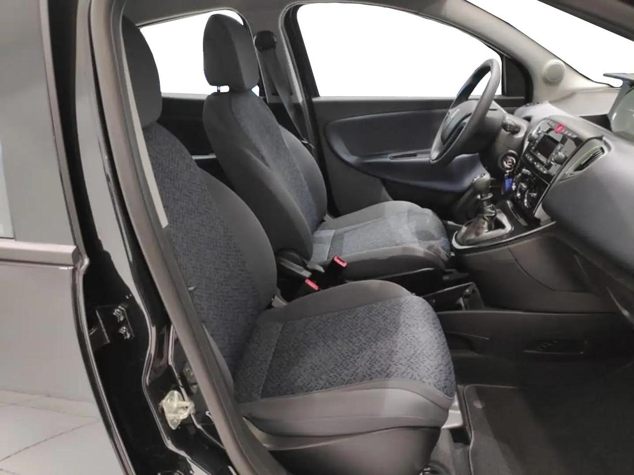 Lancia Ypsilon 1.2 69 CV 5 porte Gold Ok Neopatentati